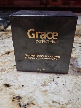 Grace Rejuvenating Treatment Mask - Black & Gold